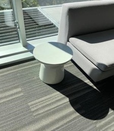 [#00-30] White Round Table