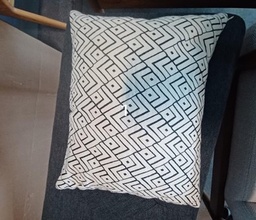 [#00-166] Pillow, white/black pattern